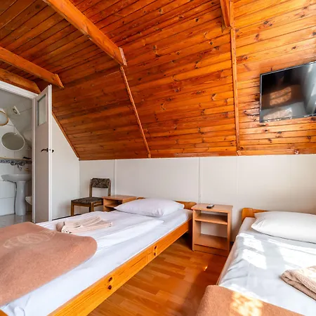 Vakantiepark Ow Gromada Pod Topolami 2*